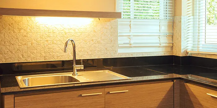 Kitchen backsplash Cambridge with modern tile design, clean finishes, and an updated kitchen appearance.
